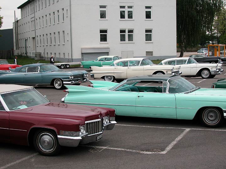 Speyer_220508_059.JPG - Präsentation der Cadillacs auf dem Parkplatz vor dem Hotel Am Technikmuseum